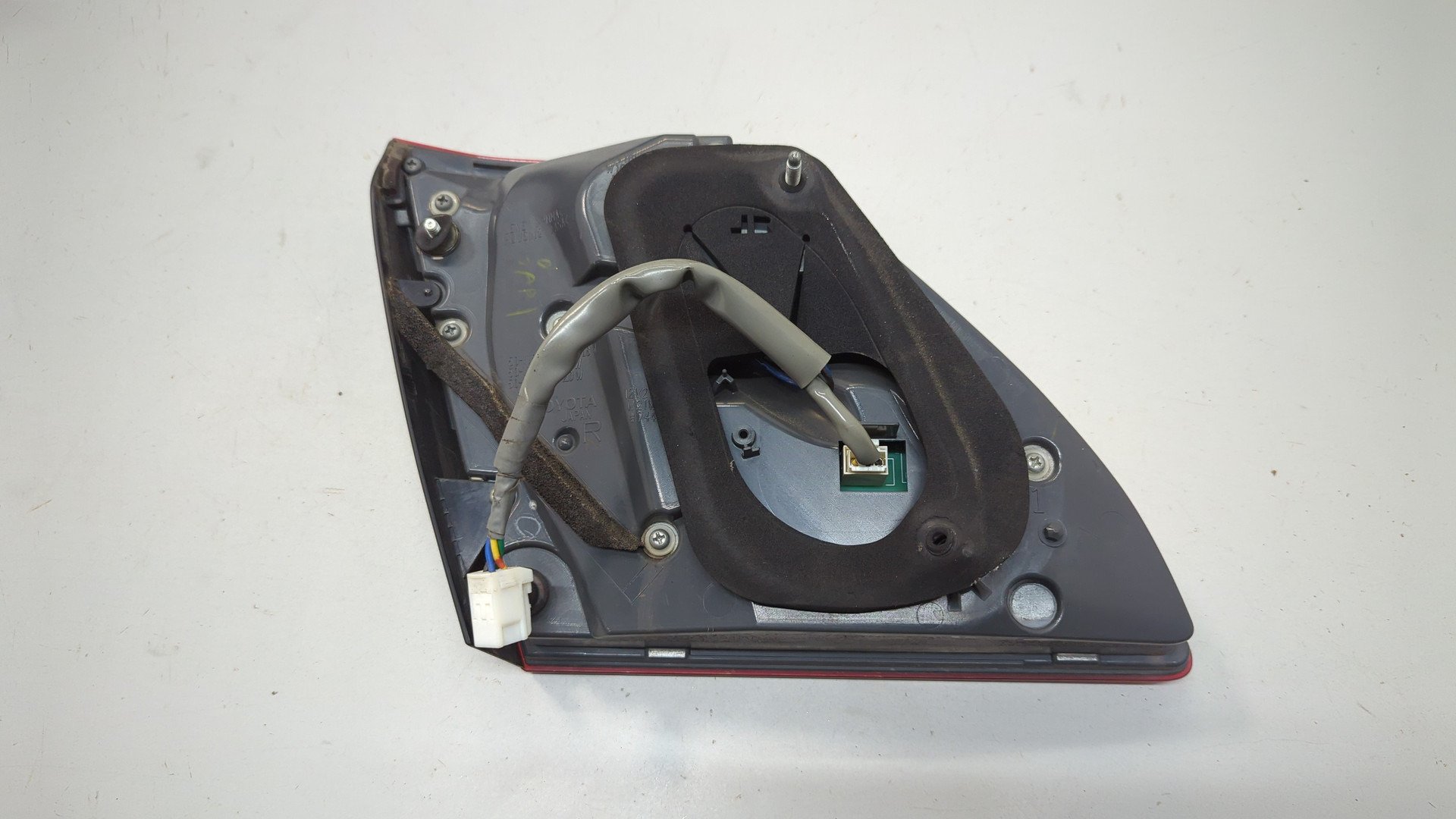 Фонарь задний внутренний правый