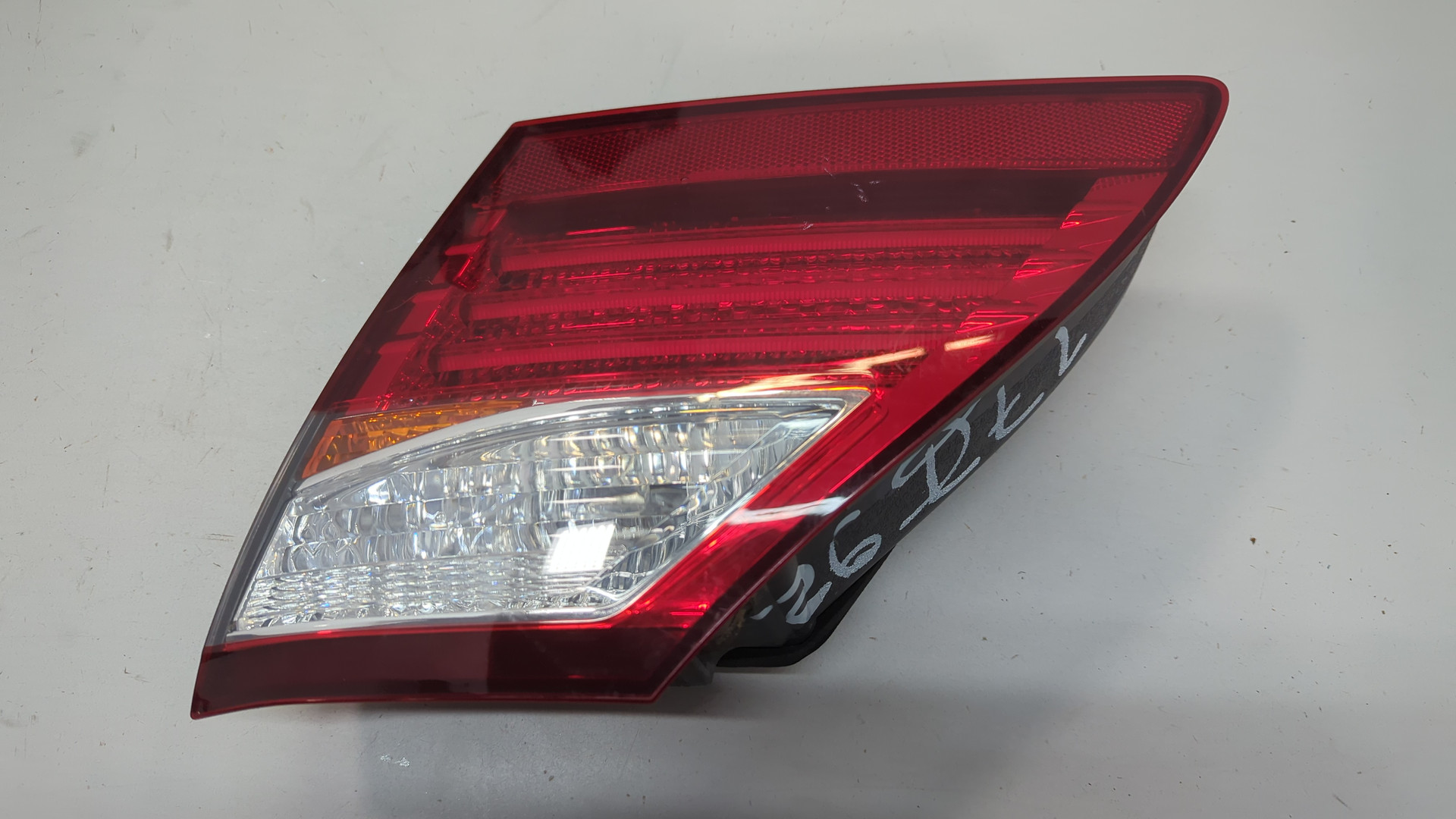 Фонарь задний внутренний правый