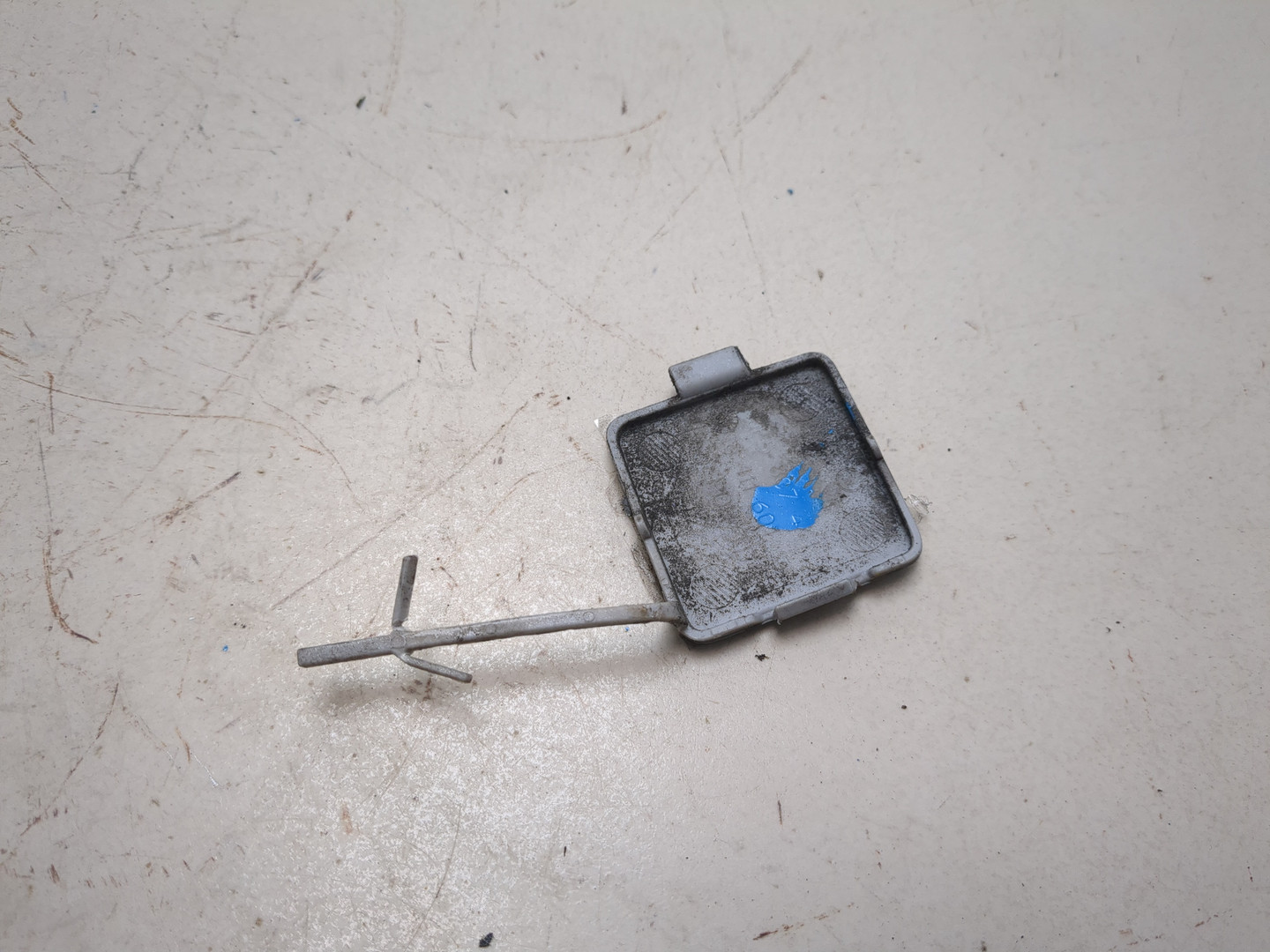 Заглушка буксировочного крюка