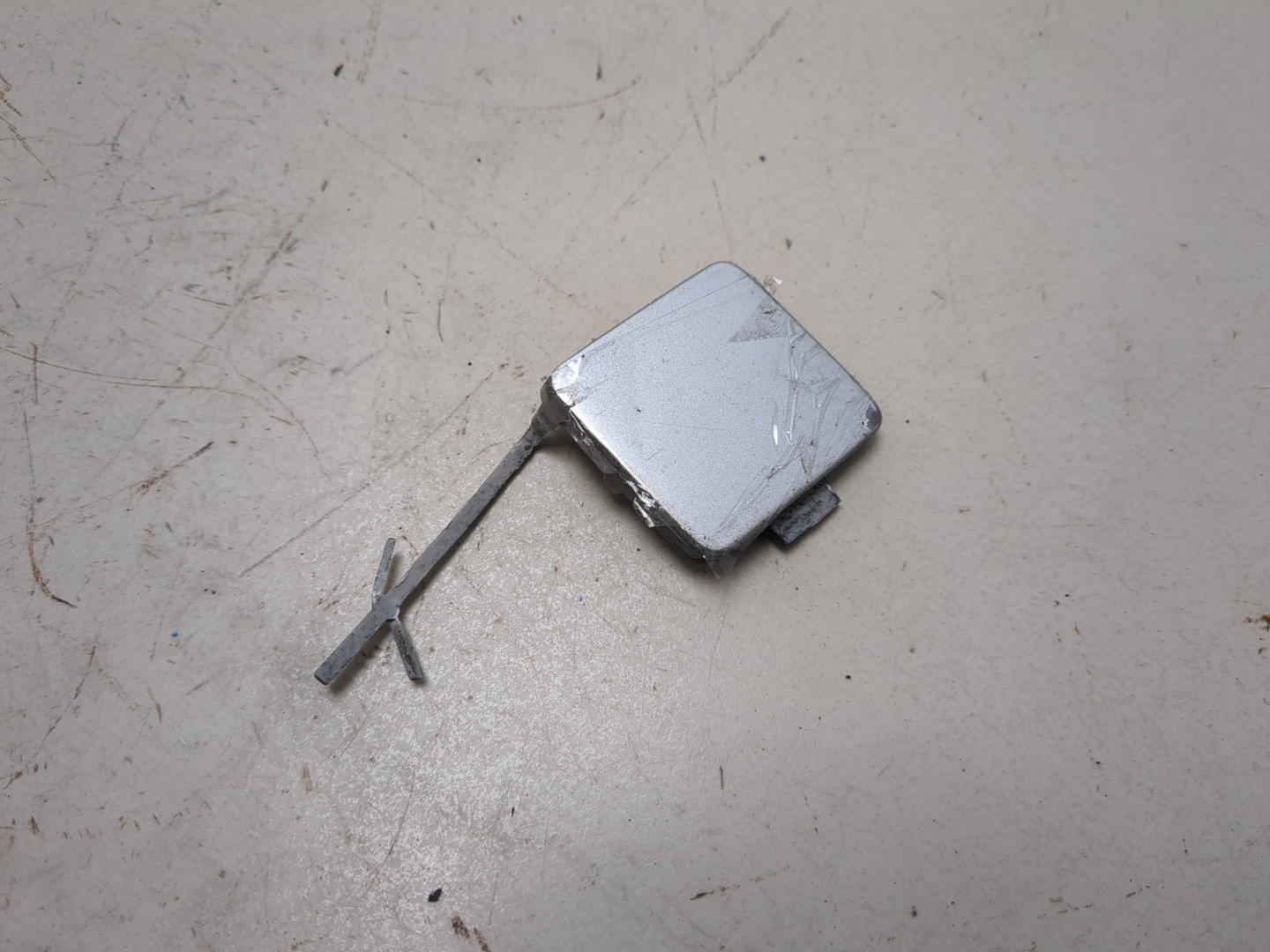 Заглушка буксировочного крюка