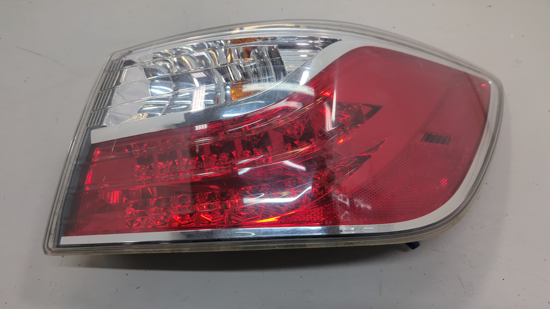 Фонарь задний правый