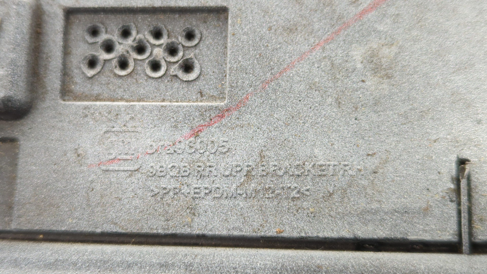 Рейлинг (релинг) правый (планка на крышу)