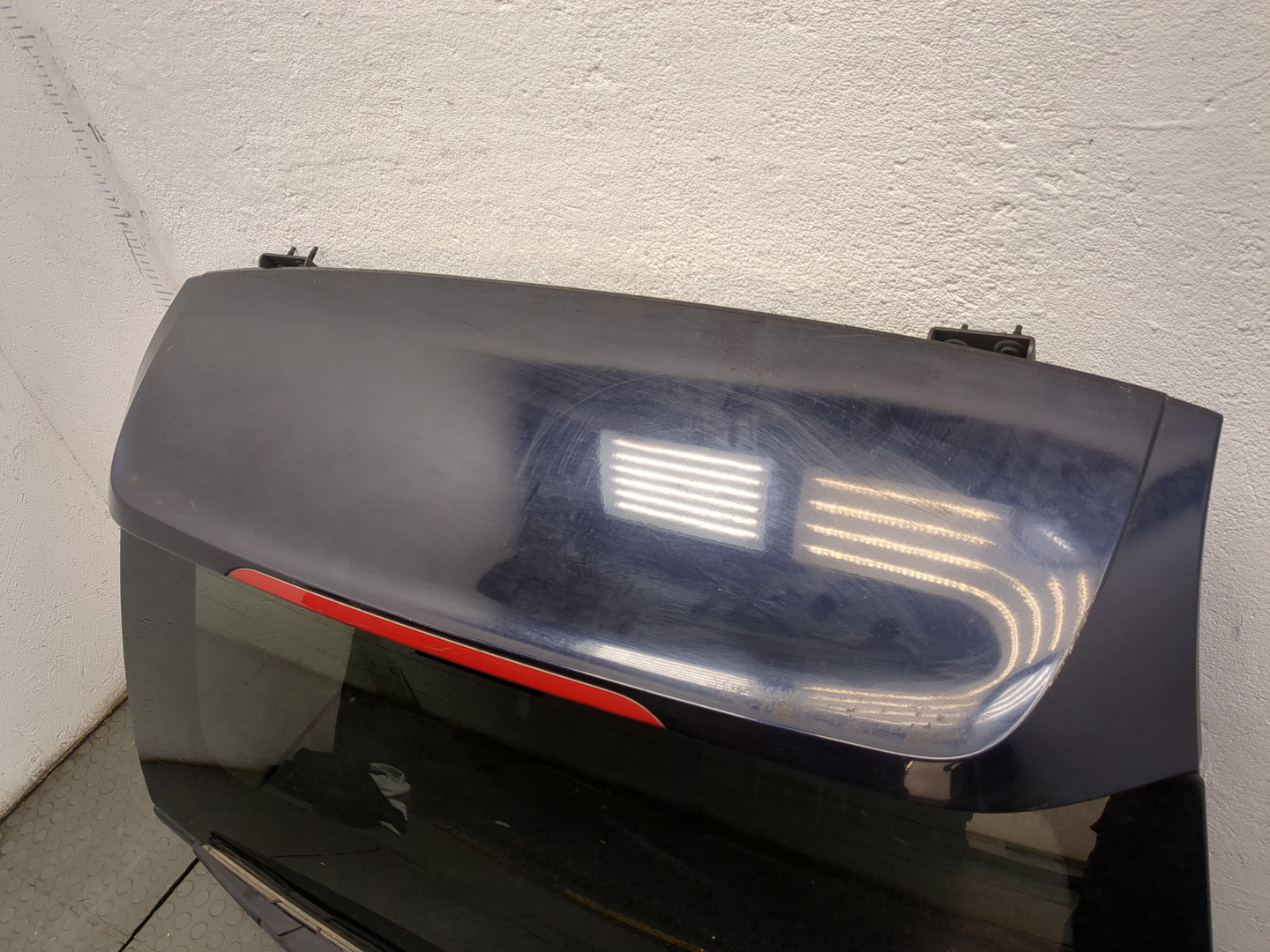 Дверь багажника