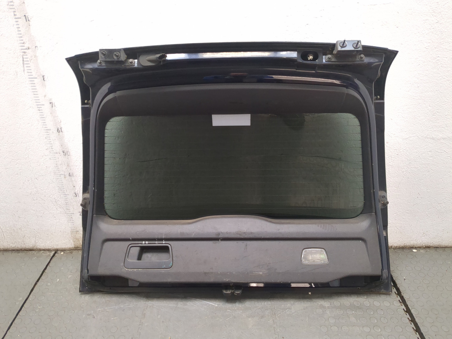 Дверь багажника