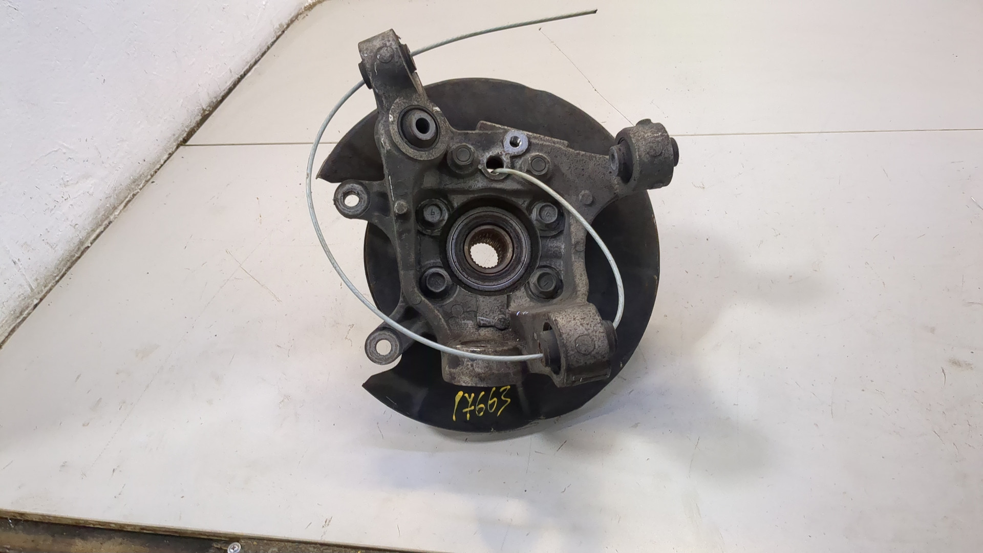 Кулак поворотный задний левый