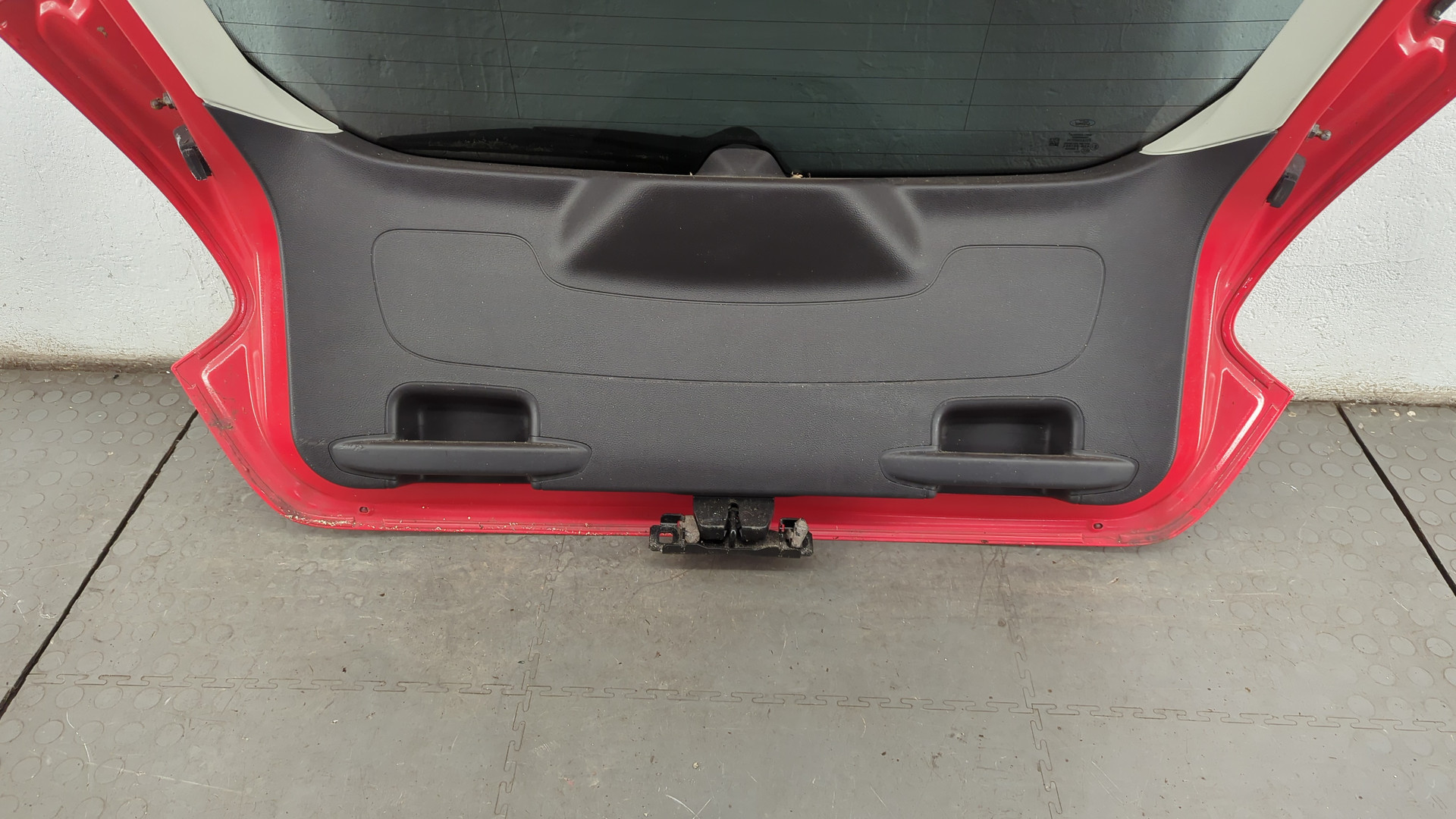 Дверь багажника