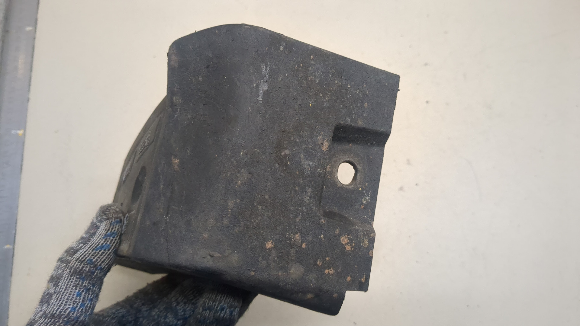 Накладка переднего крыла левого