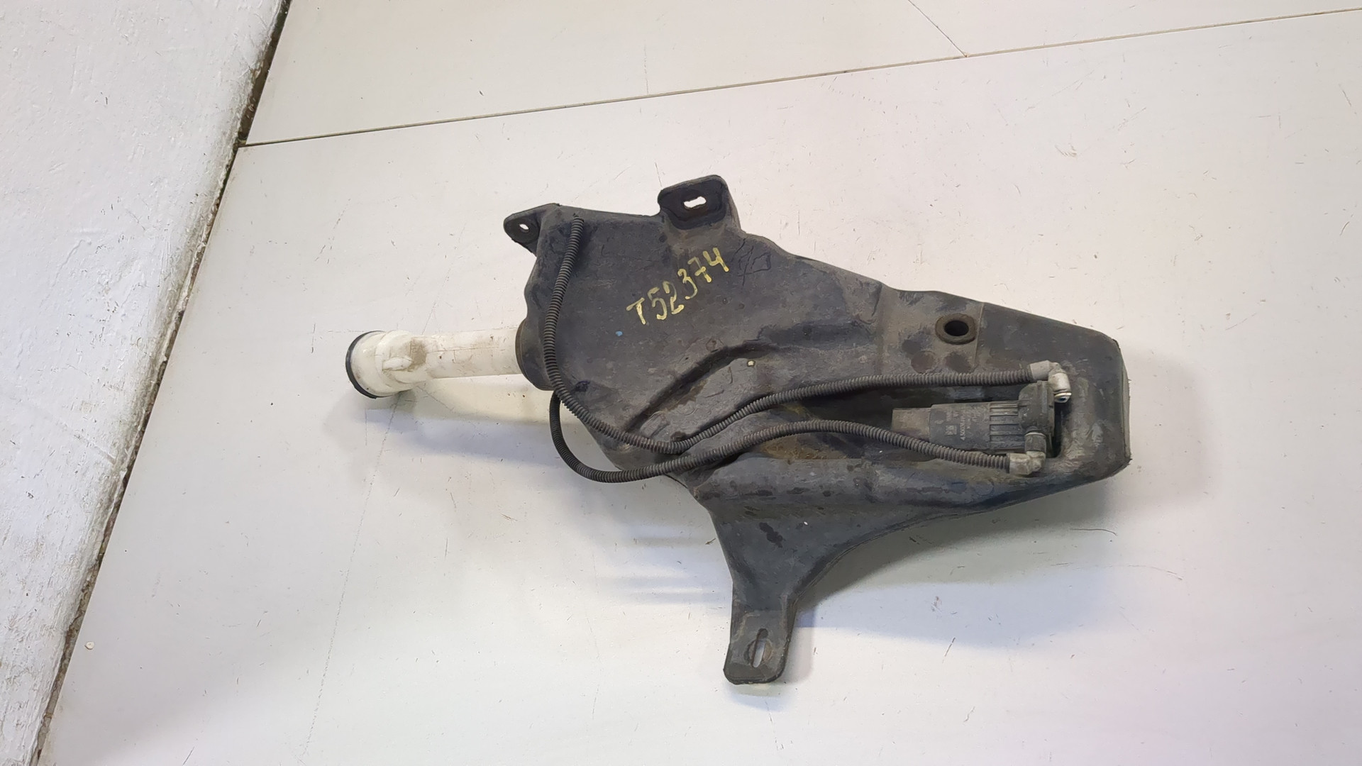 Бачок омывателя лобового стекла