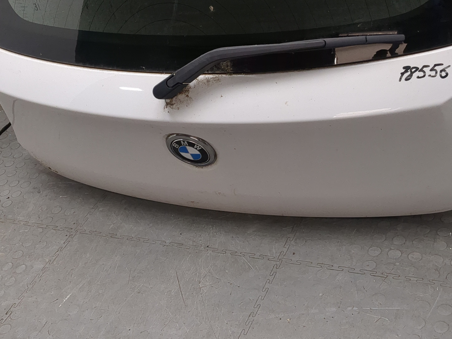 Дверь багажника