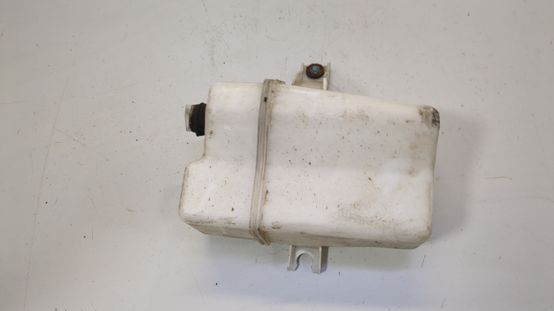 Бачок омывателя лобового стекла