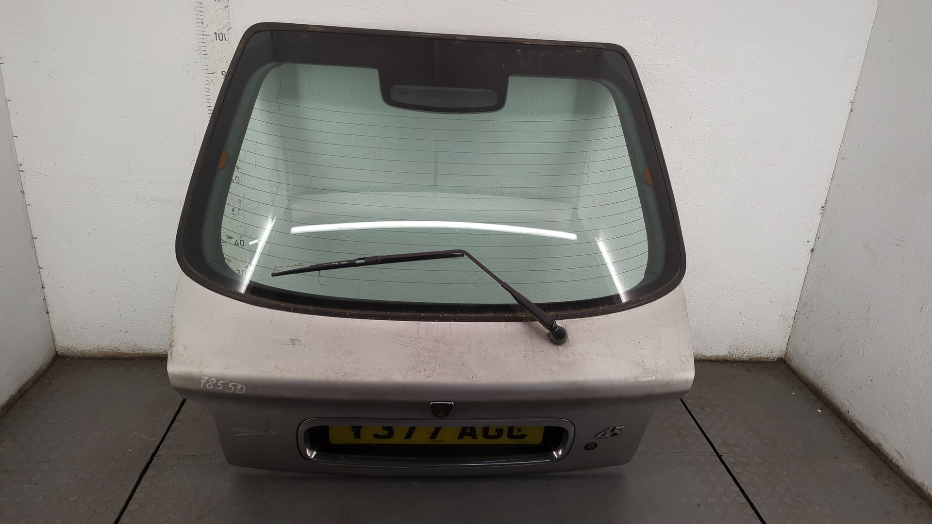 Дверь багажника