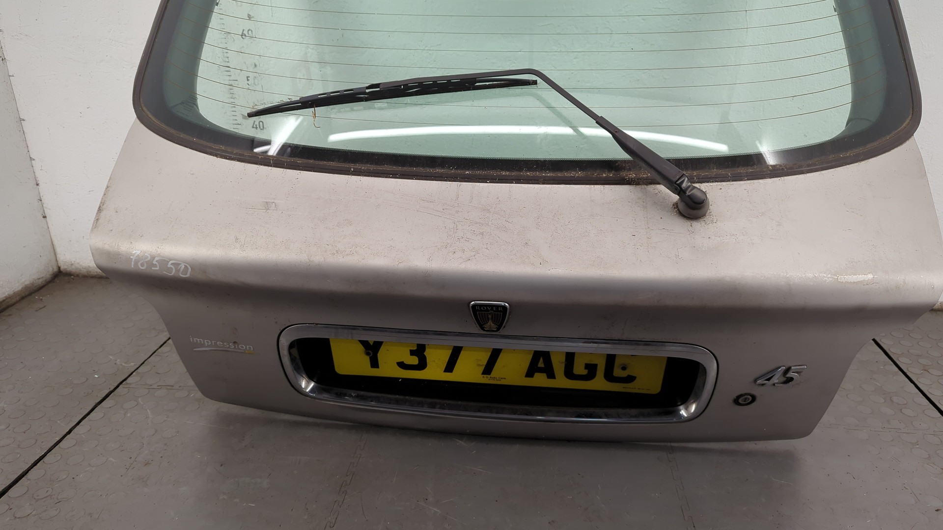 Дверь багажника