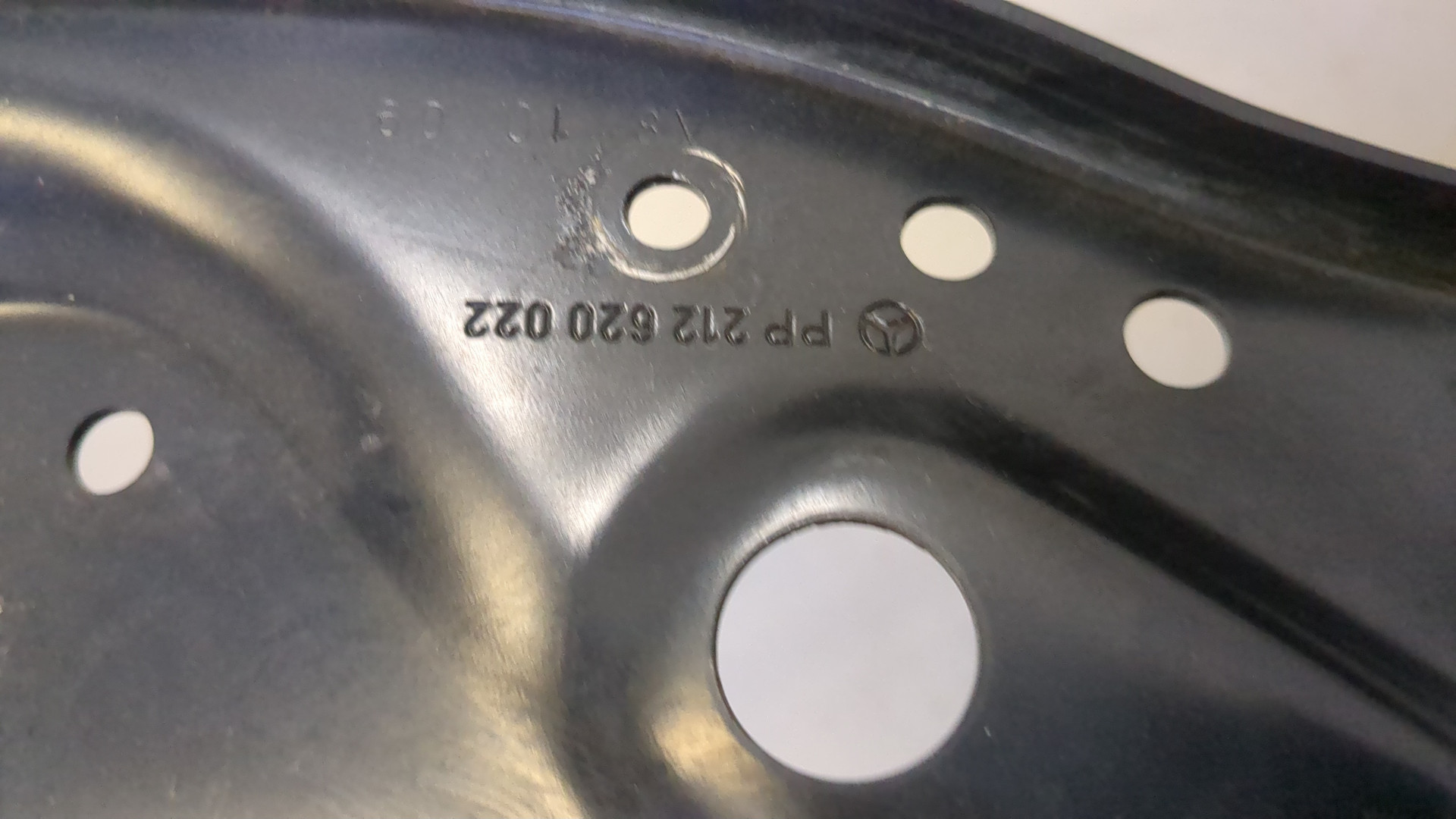 Кронштейн фар правый