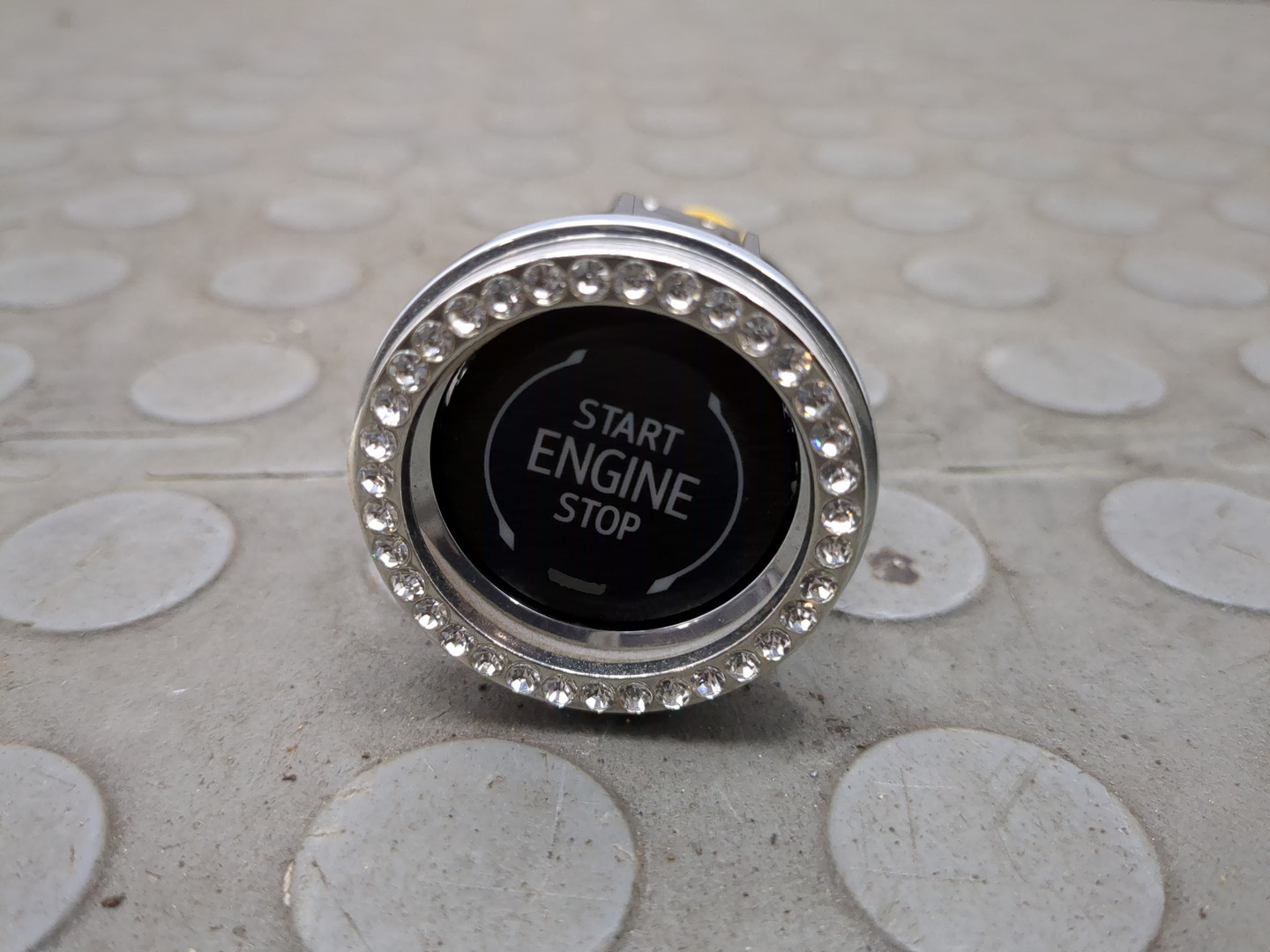 Кнопка запуска двигателя