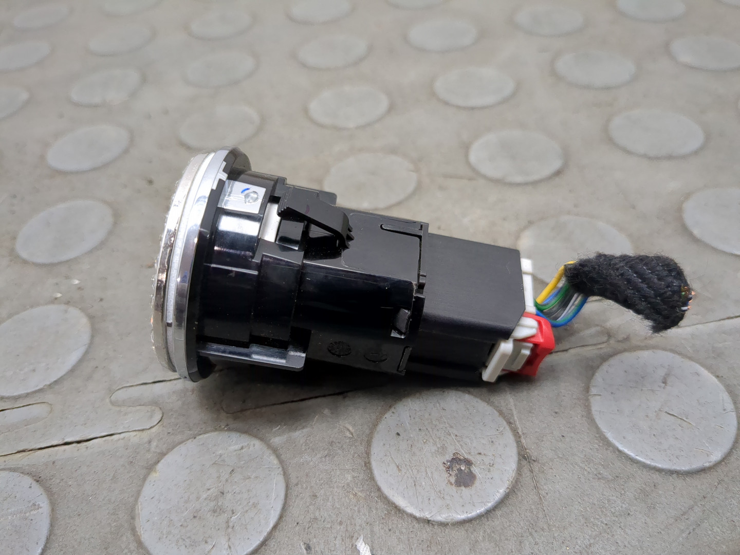 Кнопка запуска двигателя