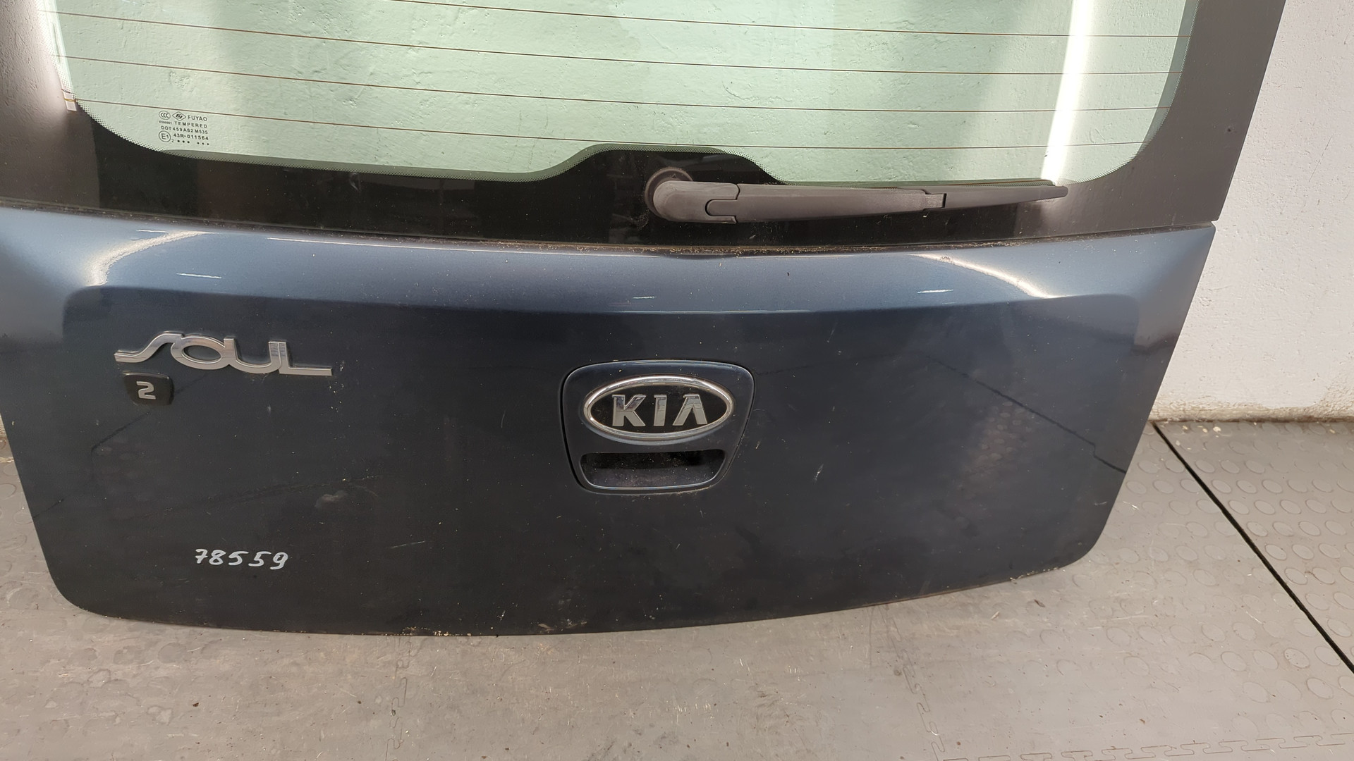 Дверь багажника