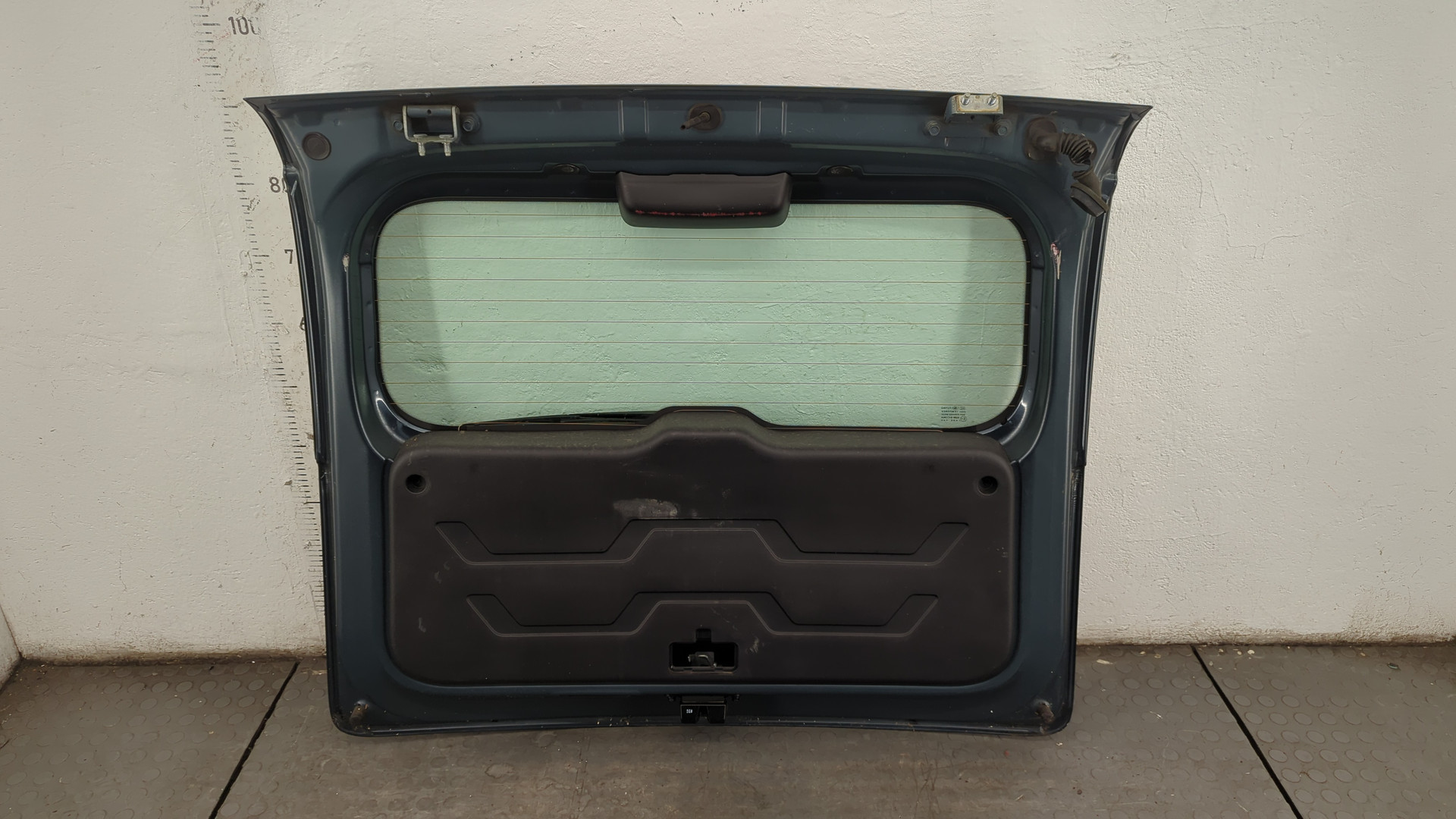 Дверь багажника