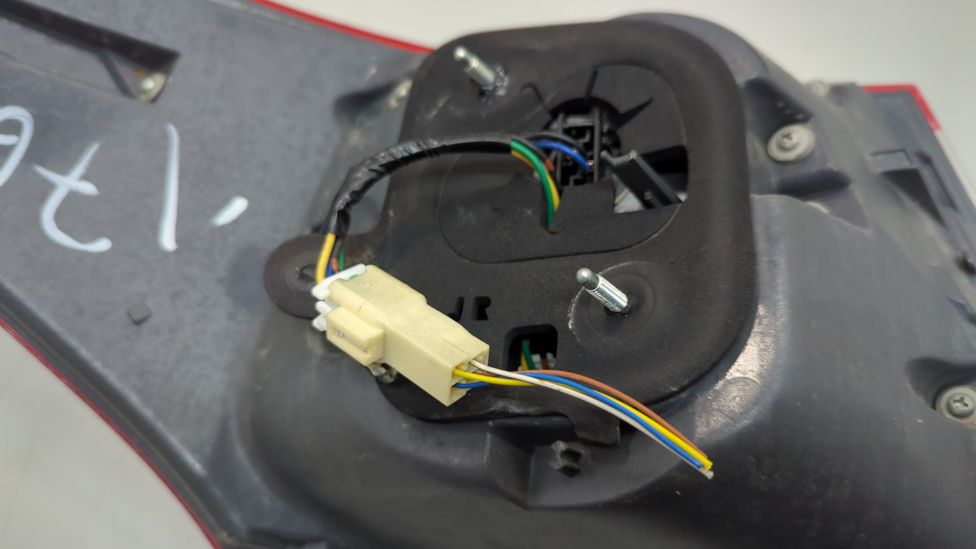 Фонарь задний правый