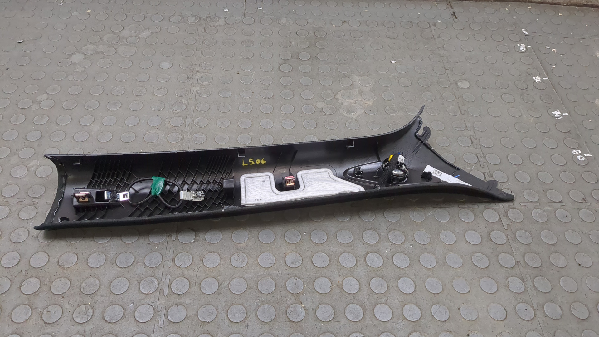 Обшивка стойки