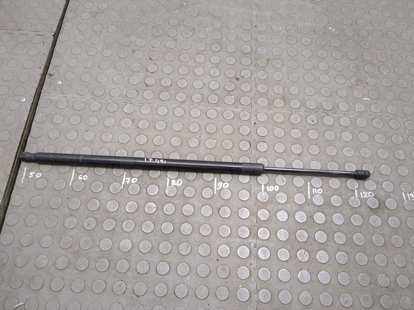 Амортизатор крышки багажника