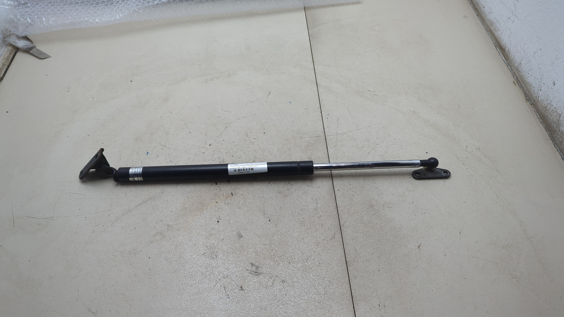 Амортизатор крышки багажника