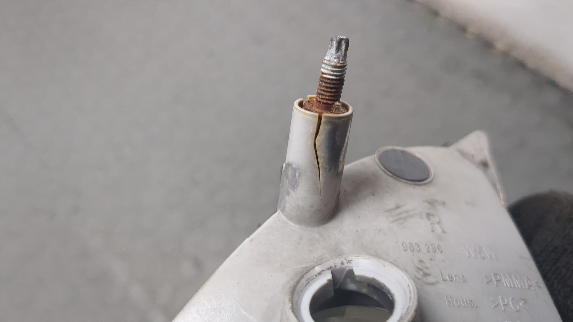 Фара дневного света правая (ходовые огни)