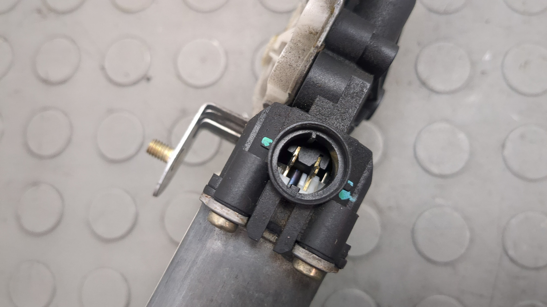 Стеклоподъемник электр. задний левый