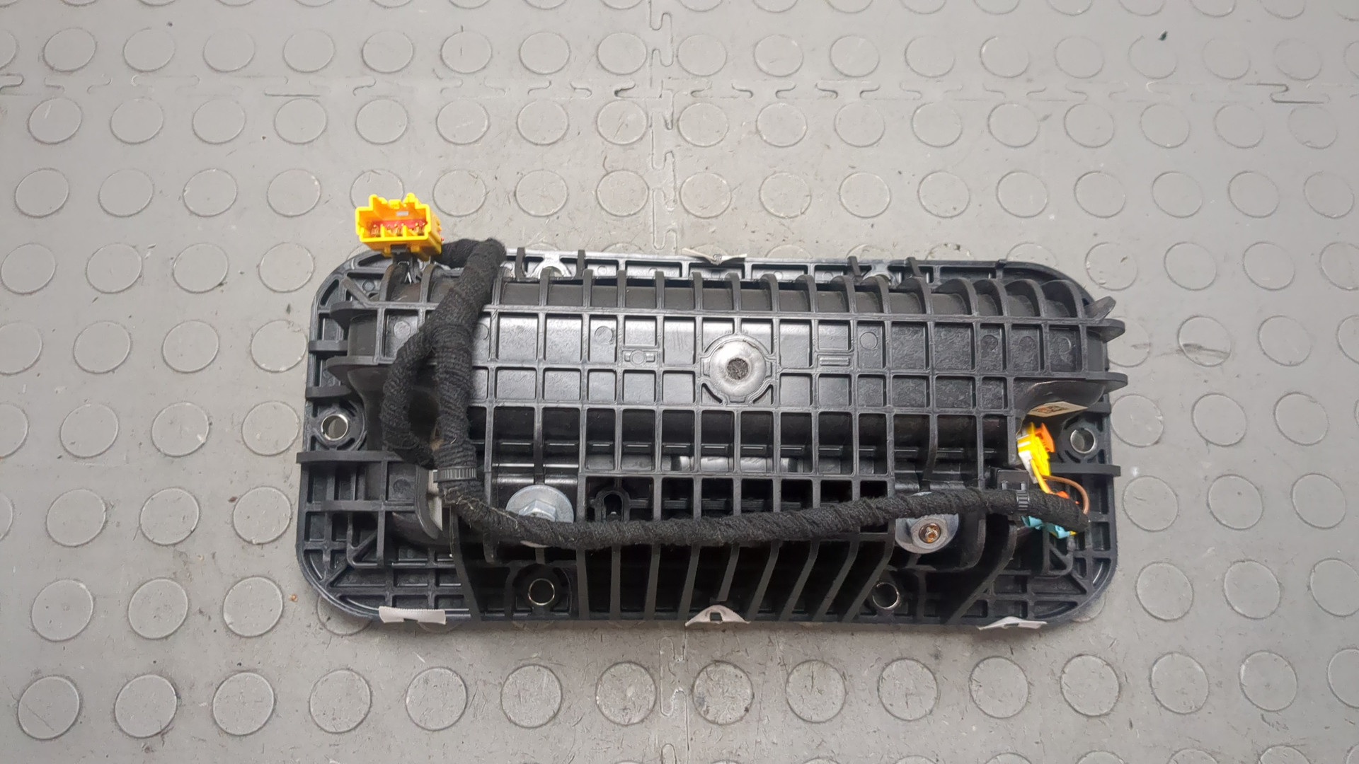 Подушка безопасности пассажирская (в торпедо)