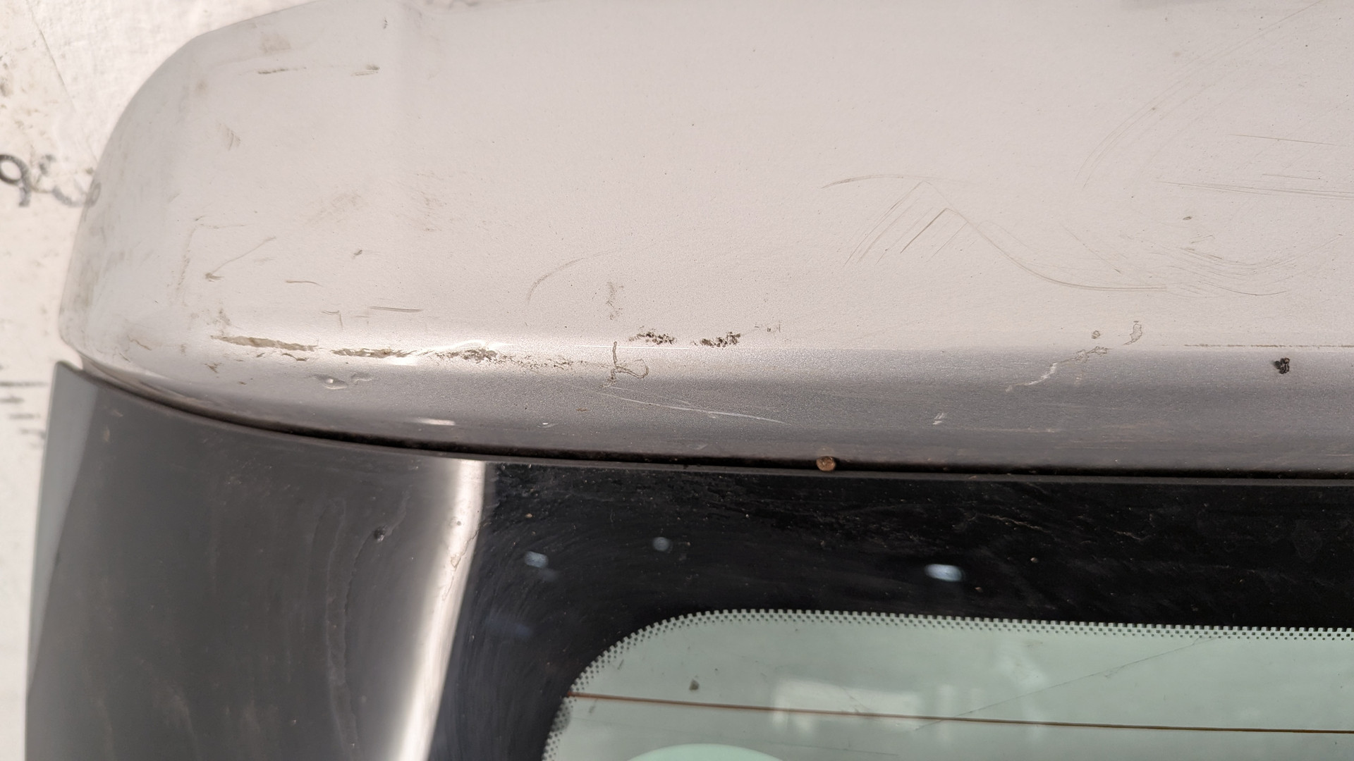 Дверь багажника