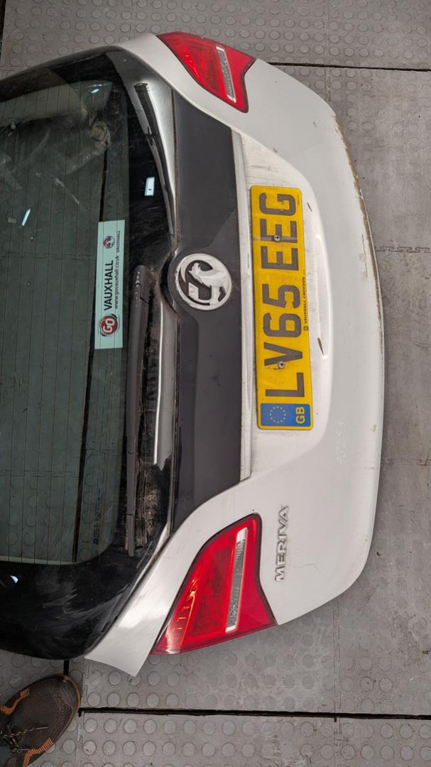 Дверь багажника