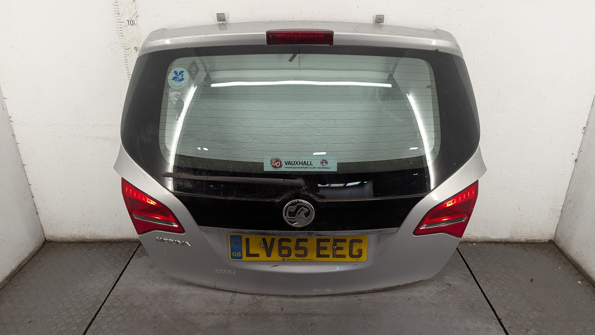 Дверь багажника