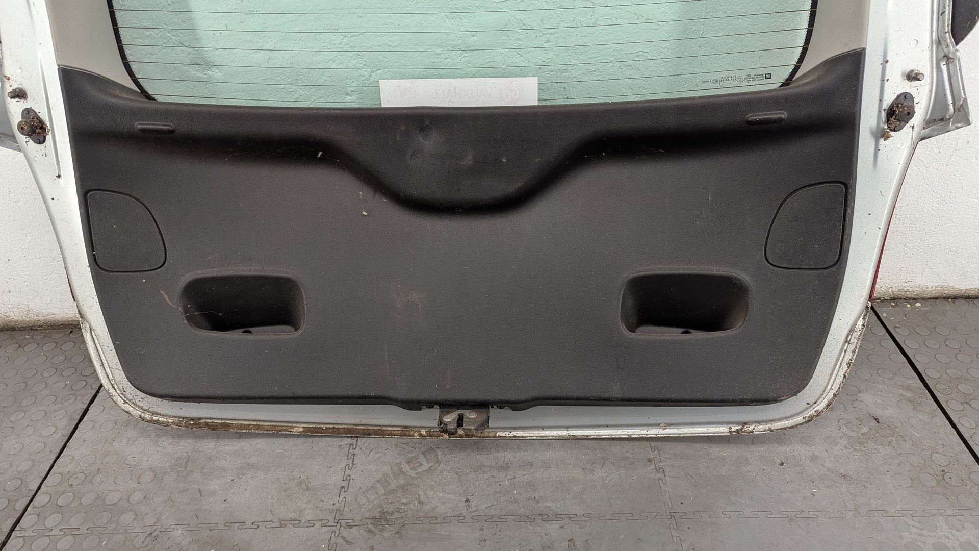 Дверь багажника