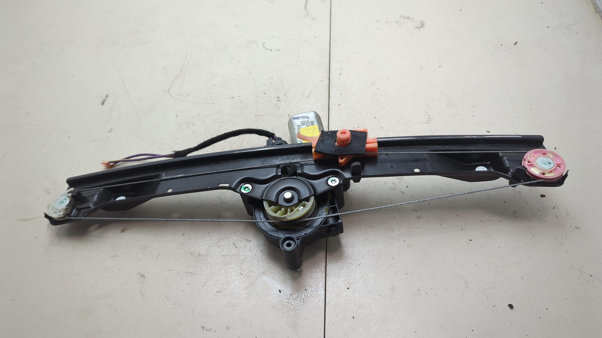 Стеклоподъемник электр. передний левый