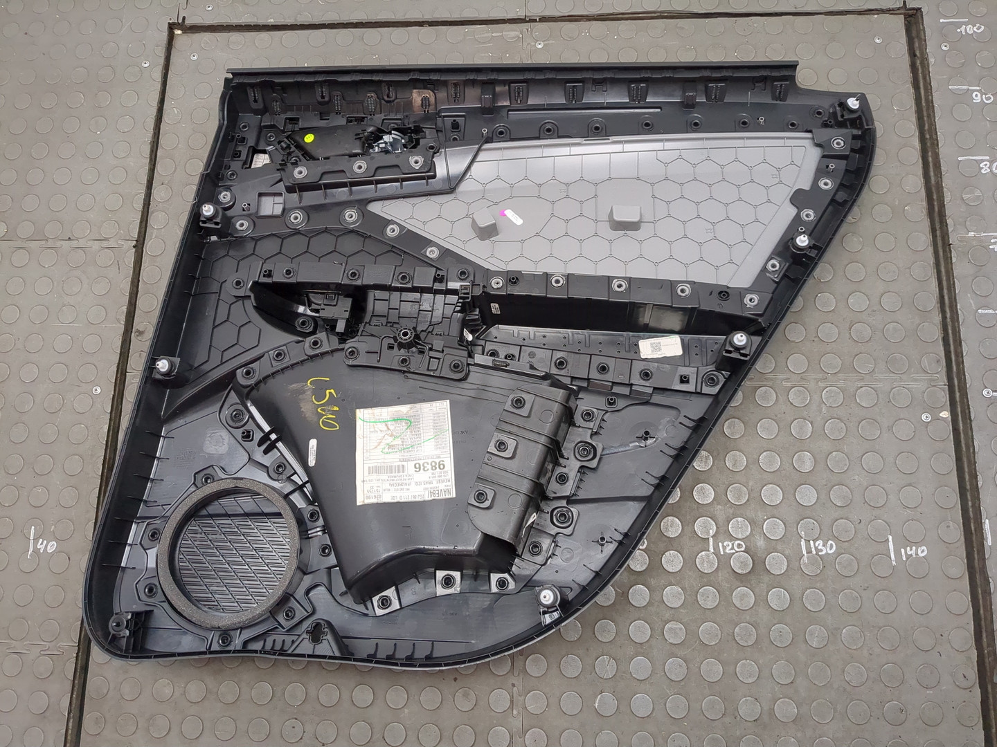 Обшивка двери задней левой