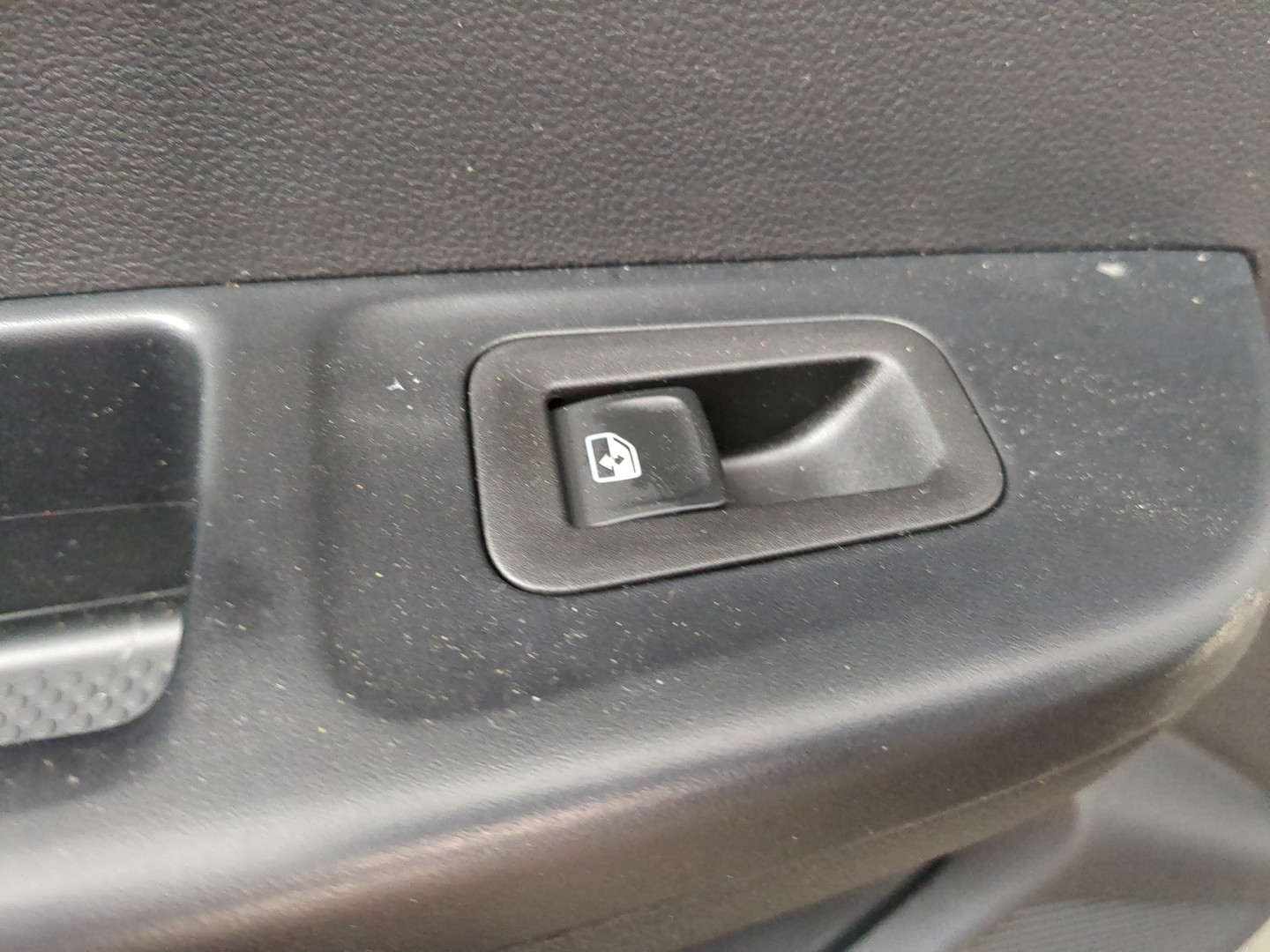 Обшивка двери задней левой