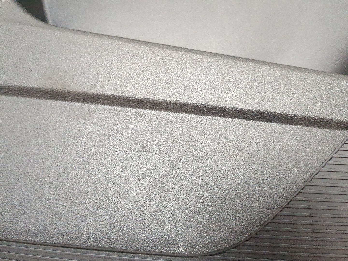 Обшивка двери задней левой