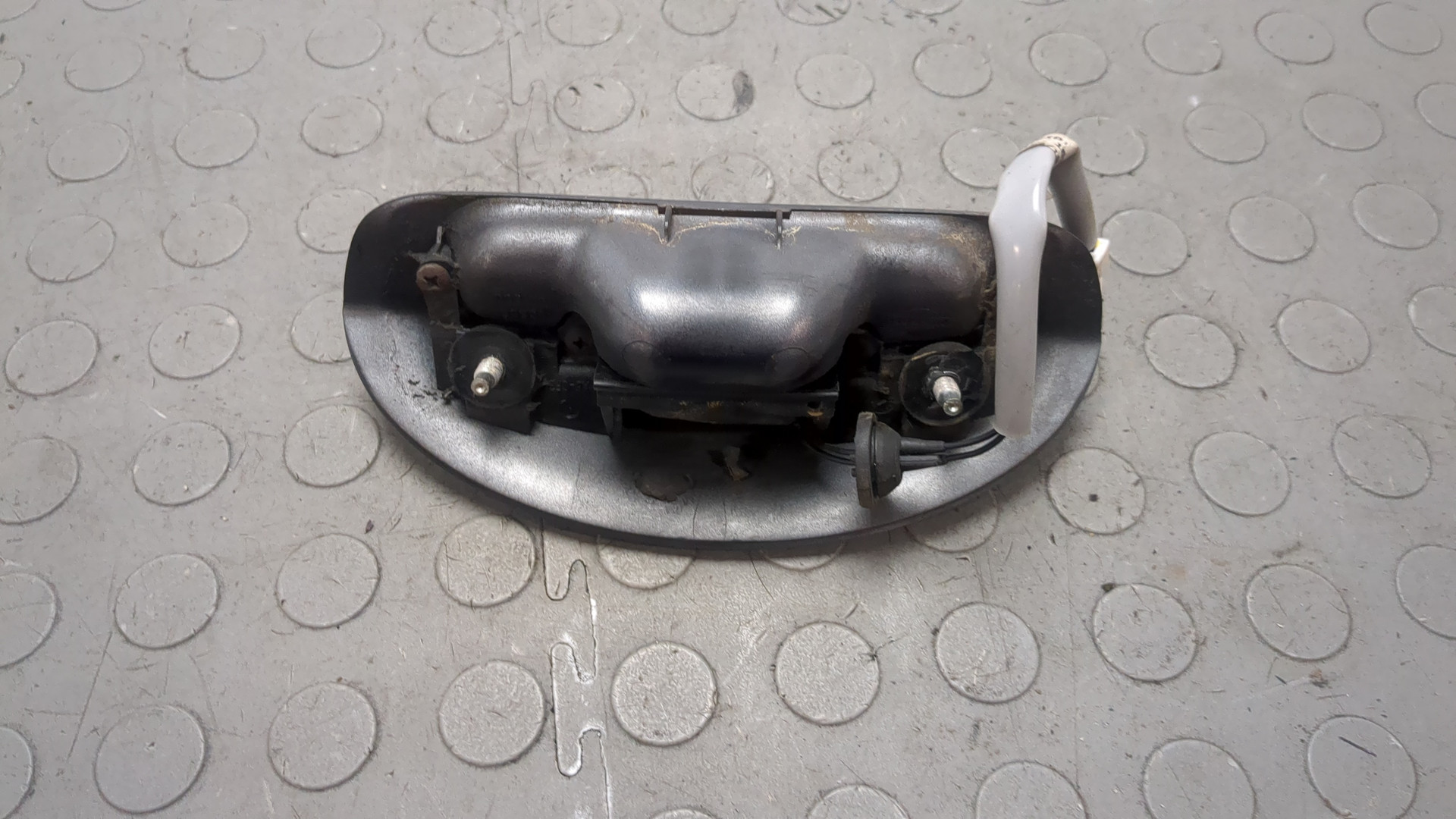 Кнопка открывания багажника