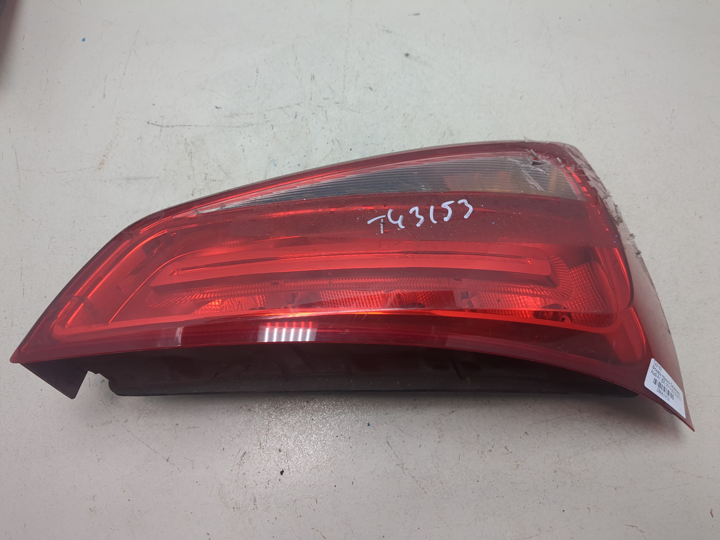 Фонарь задний внутренний левый