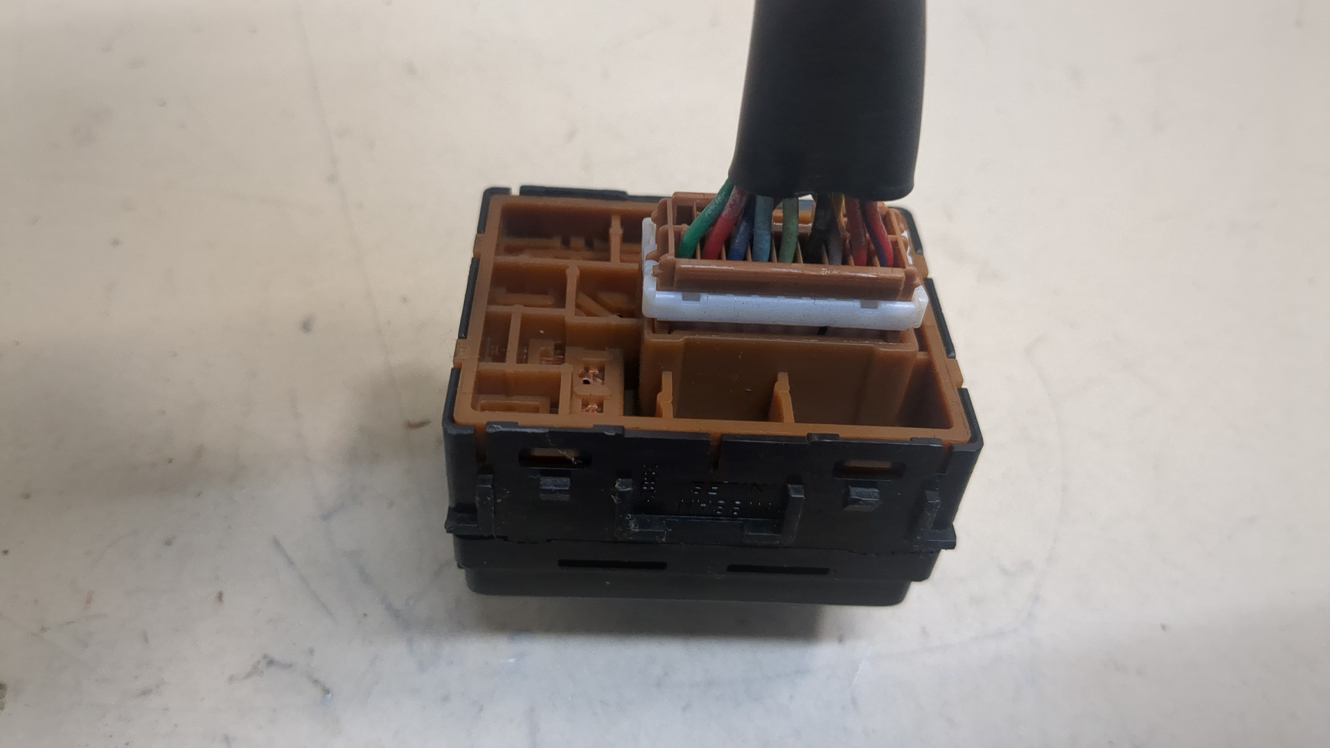 Кнопка регулировки зеркала