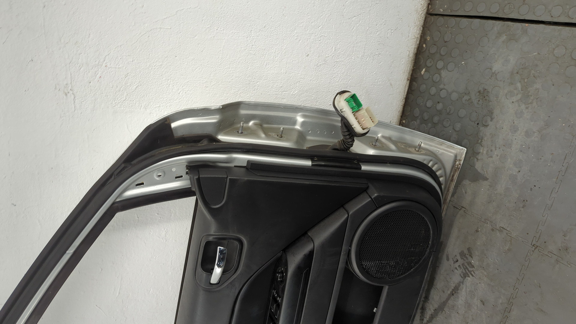 Дверь передняя левая