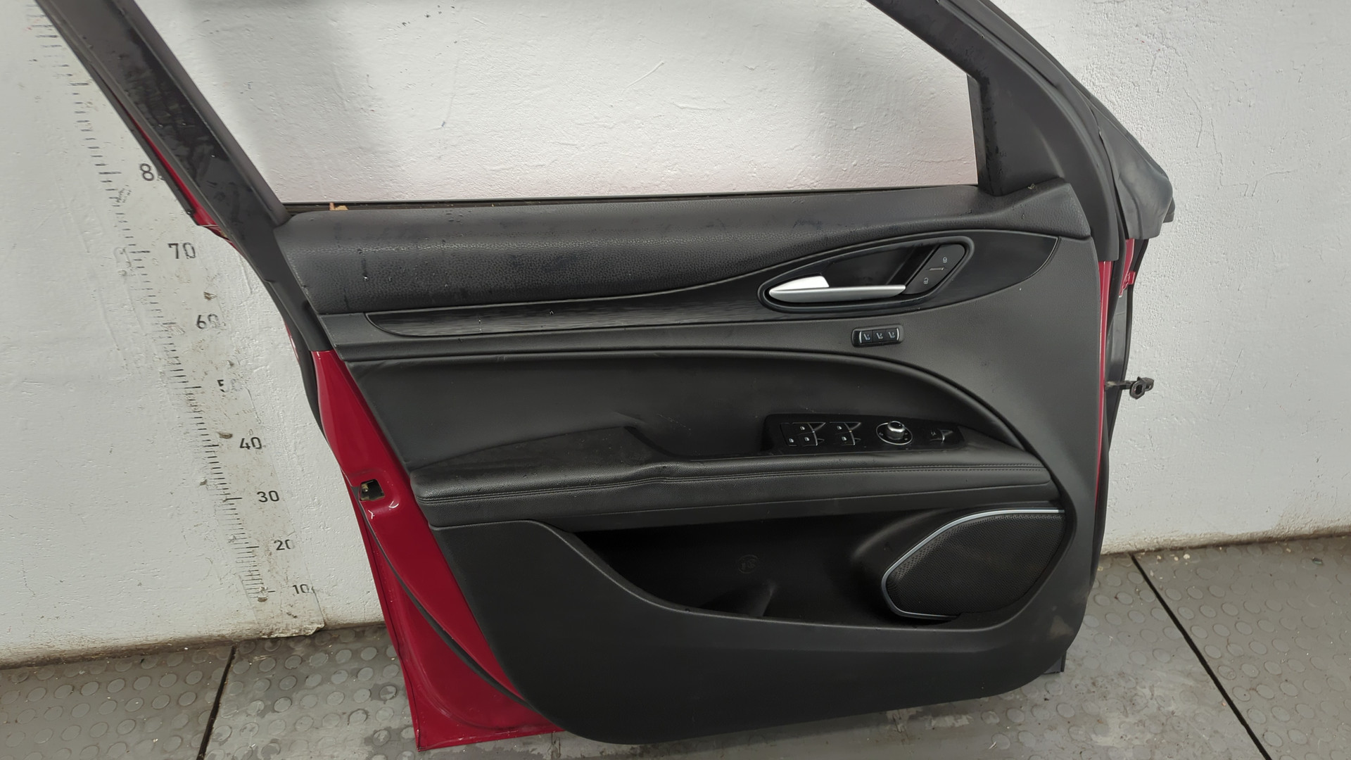 Дверь передняя левая