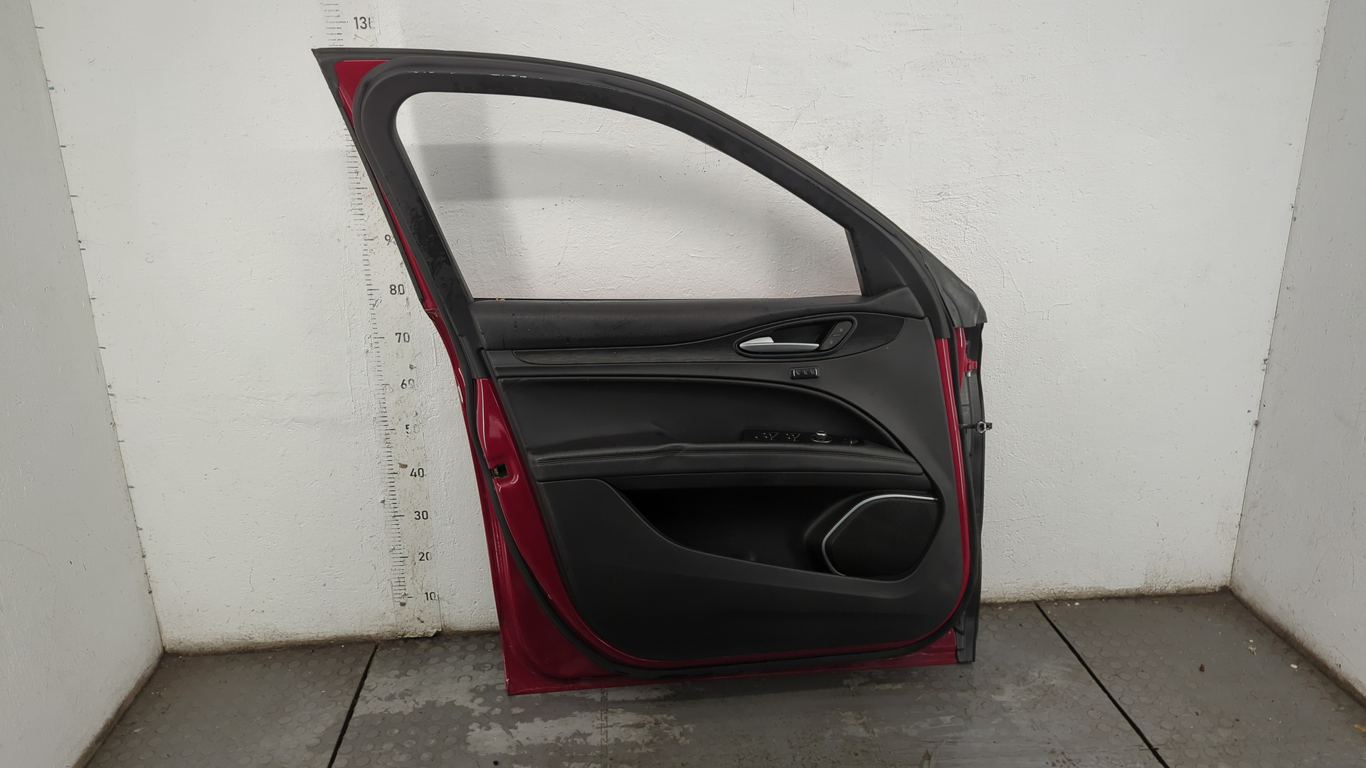 Дверь передняя левая