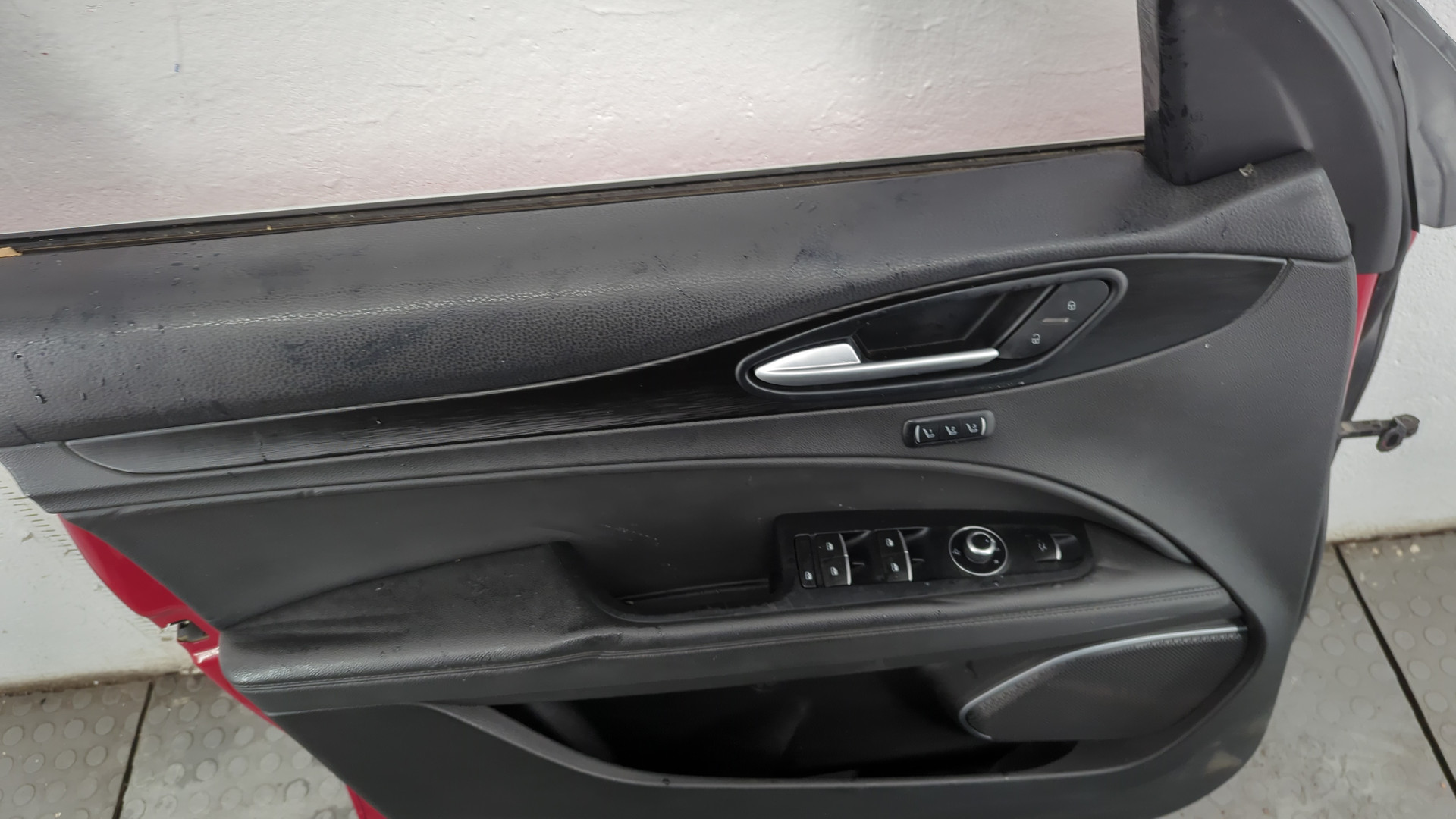 Дверь передняя левая