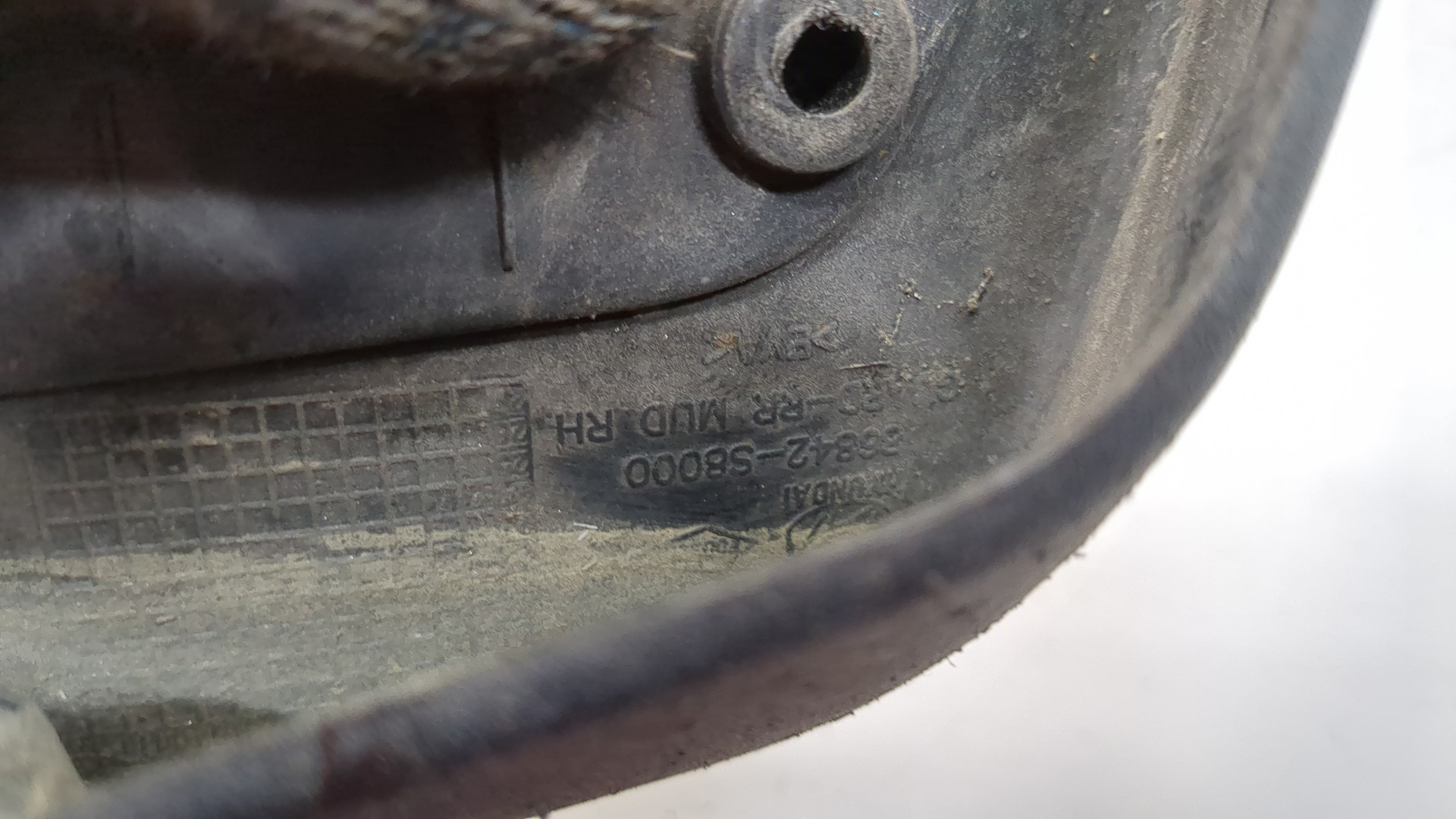 Брызговик задний правый