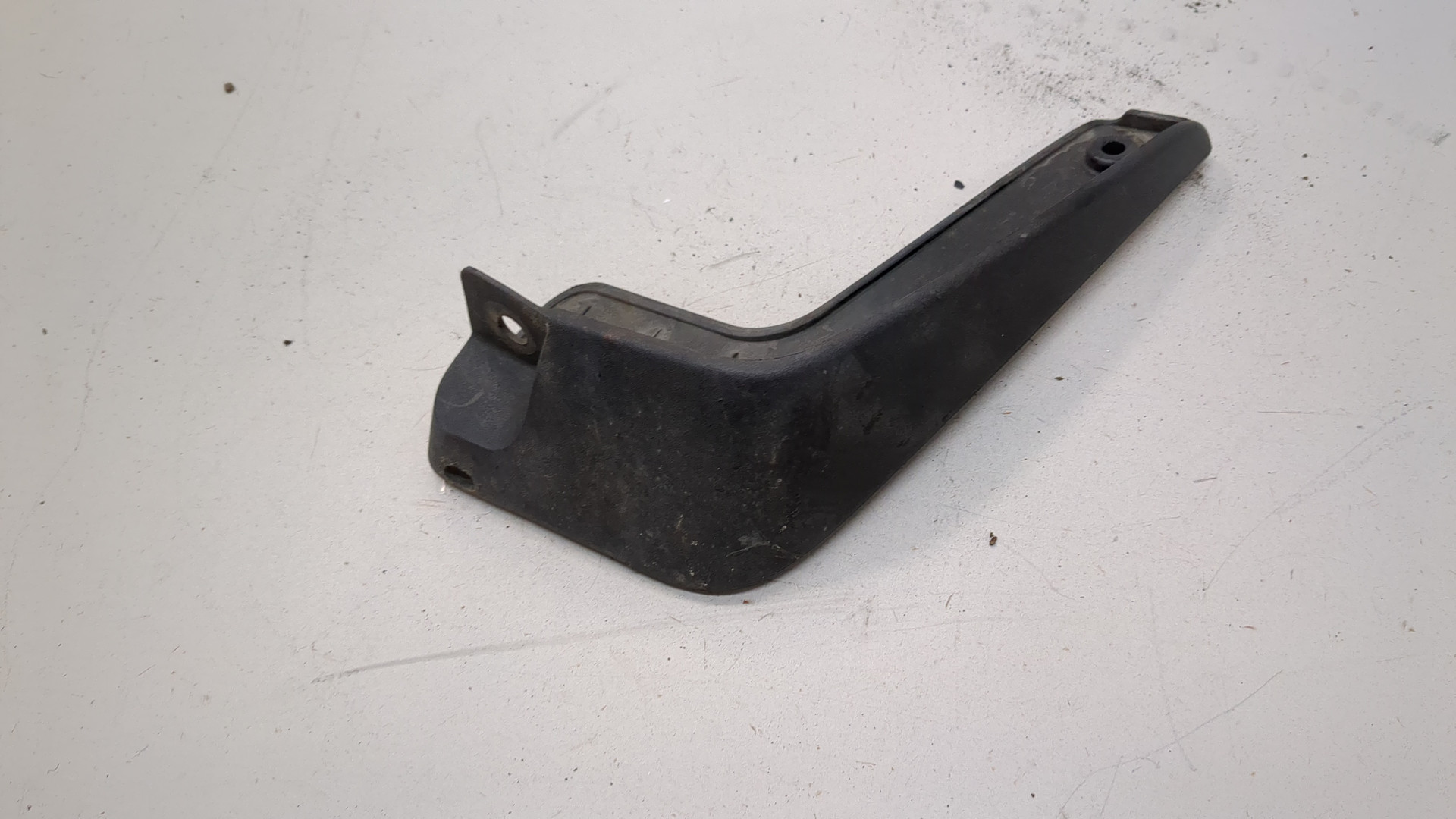 Брызговик задний правый