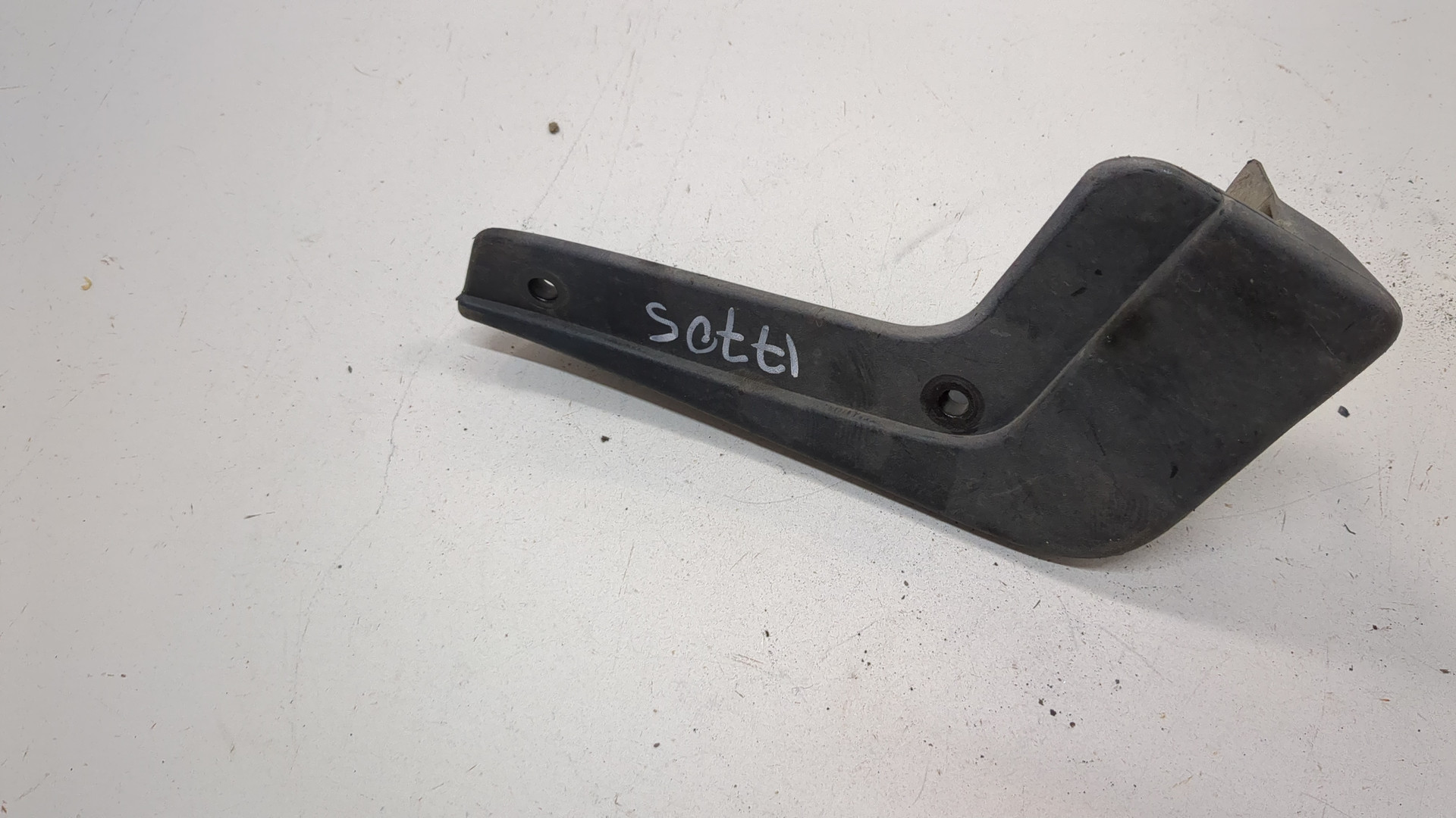 Брызговик задний правый