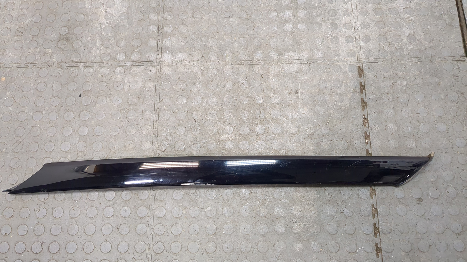 Молдинг лобового стекла