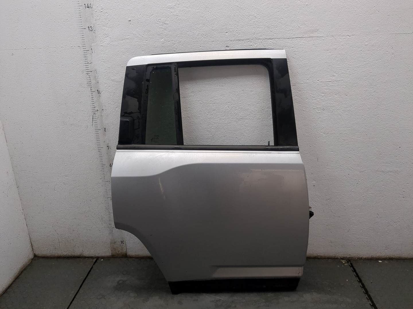 Дверь задняя правая