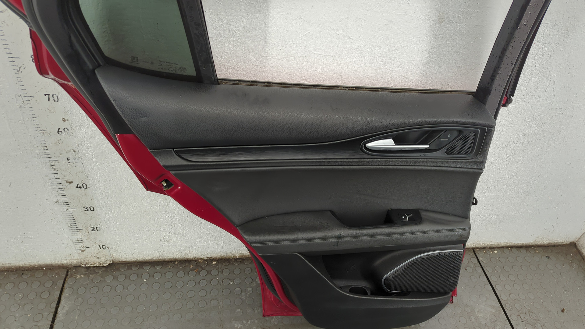 Дверь задняя левая