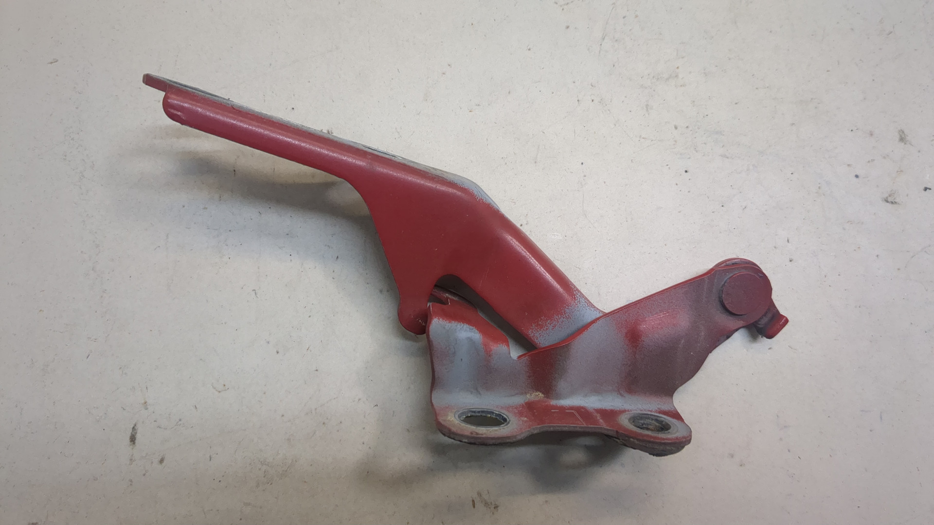 Петля капота левая